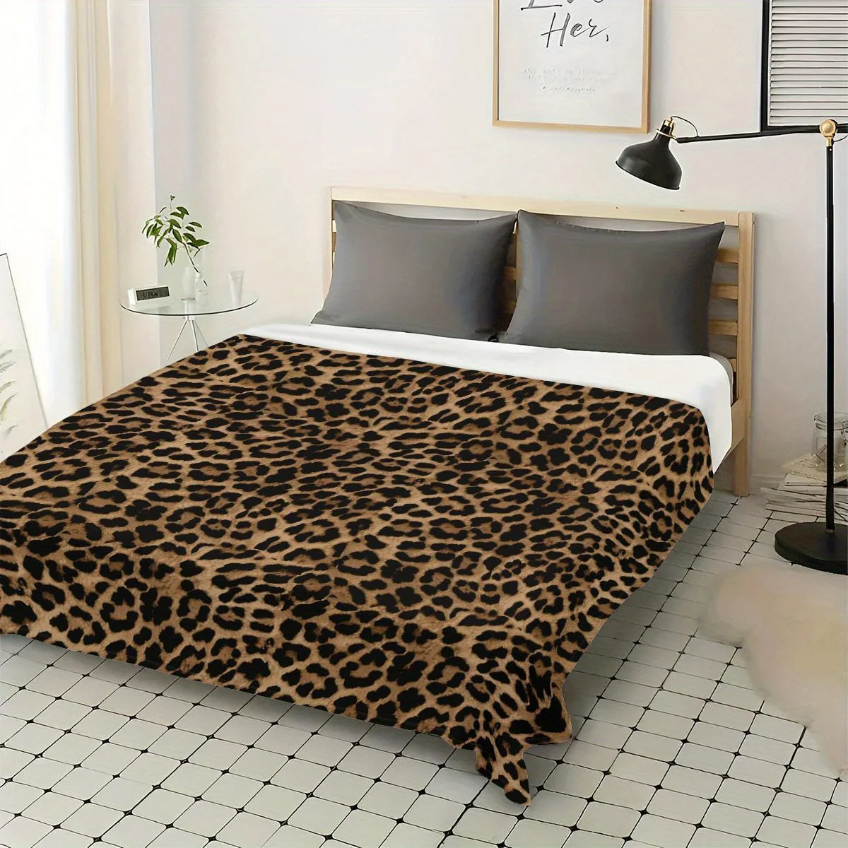 1pc Luxurious Leopard Print Flannel Blanket-Soft,Cozy & Hypoallergenic,Ideal for Sofa,Bed,Office, and Outdoor Use - Image 6