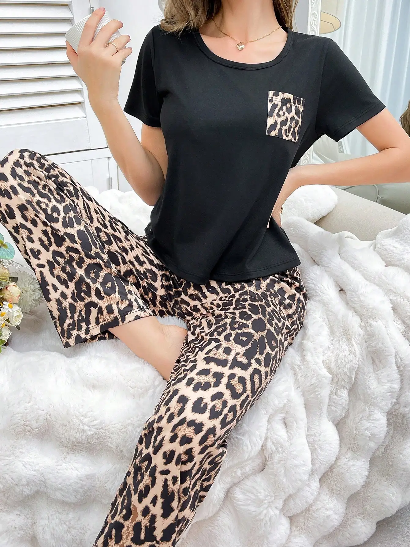 Women's Pajamas, Casual Leopard Print Comfortable Top with Pockets, Short Sleeves and Long Pants, Can Be Worn Outside, Loungewear Pajama Set - Image 2